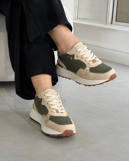 En cuero, con interior suave y acolchonado para brindar excelente comodidad 👟
Texturas, tonos metalizados y detalles especiales.

• Suela ultraliviana
• Plantilla confort
• Interior acolchonado
• Excelente confort
• Alta calidad