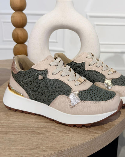 Tenis en cuero, detalles metalizados, senakers ultralivianos, plantilla confort, plantilla suave al tacto, color oliva, color verde. tenis para el día a día.