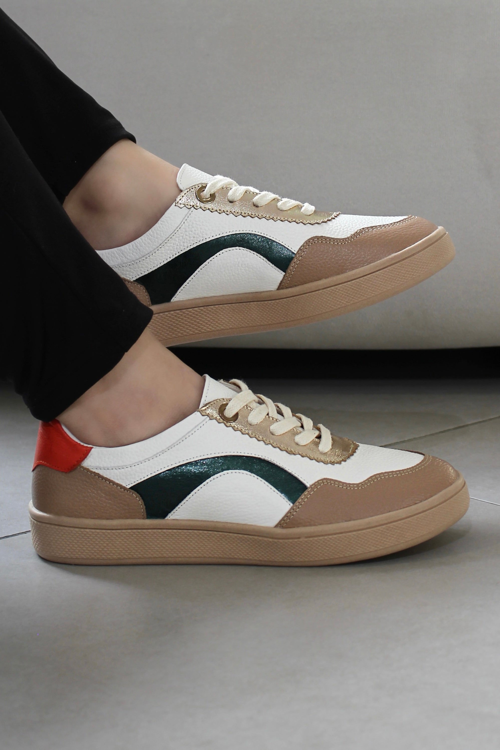 Sneakers Roma en Cuero.