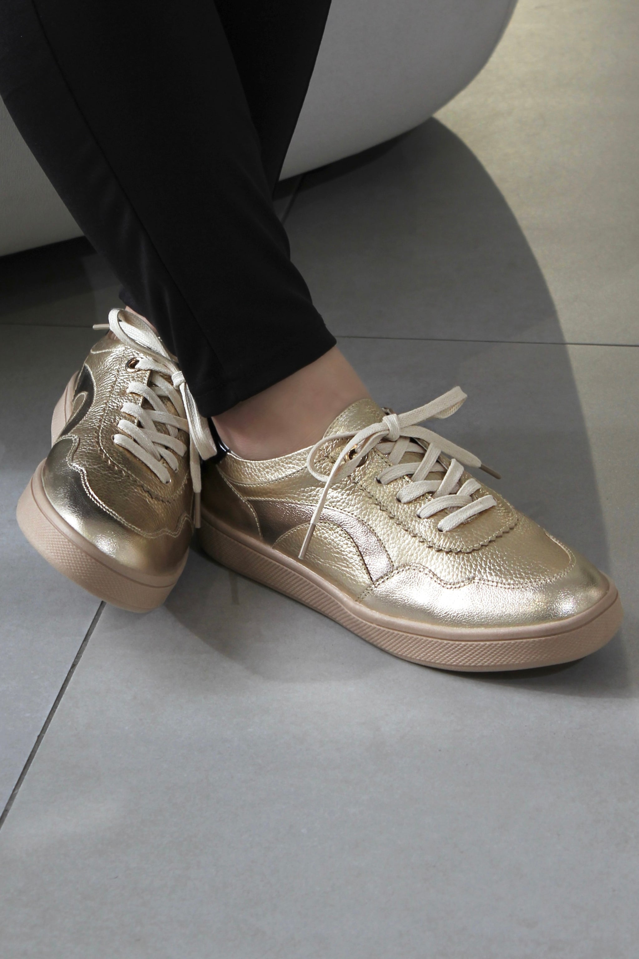 Sneakers Roma en Cuero.